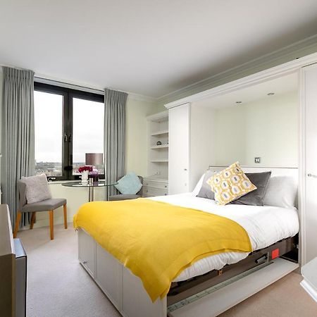 Point West Apartments Londra Exterior foto