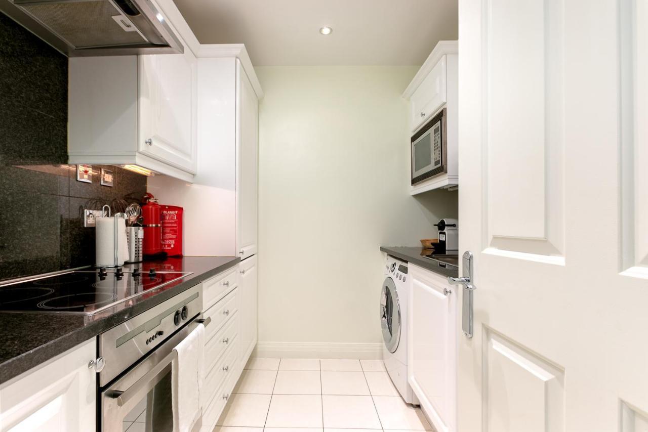 Point West Apartments Londra Exterior foto