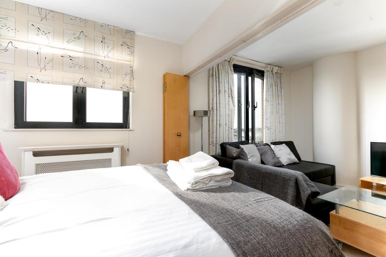 Point West Apartments Londra Exterior foto