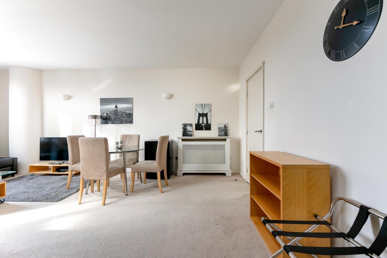 Point West Apartments Londra Exterior foto